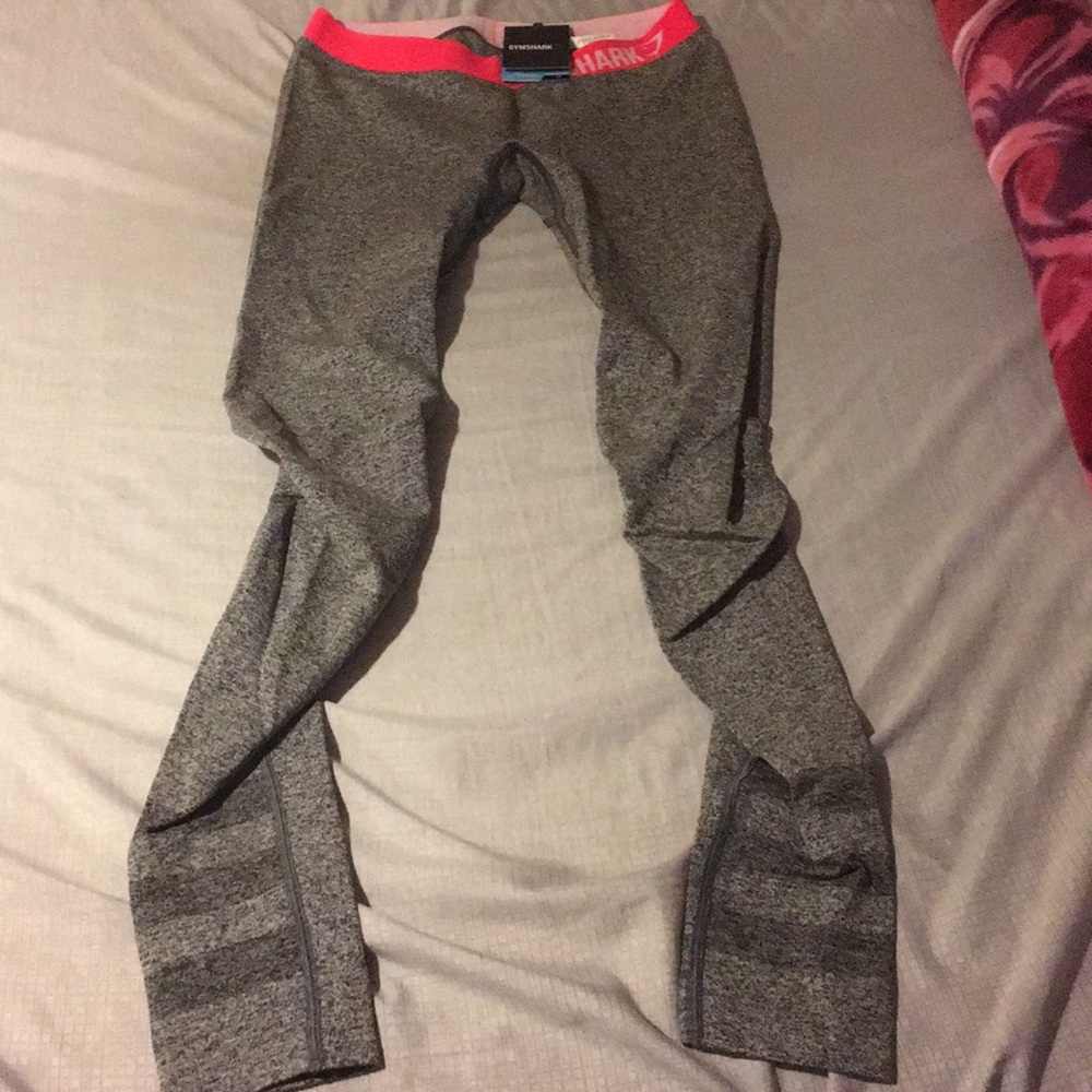 Gym shark leggings